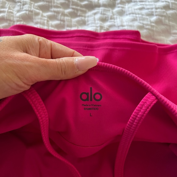 Alo Goddess ribbed cross crop. Never been worn. Pink - Picture 4 of 5